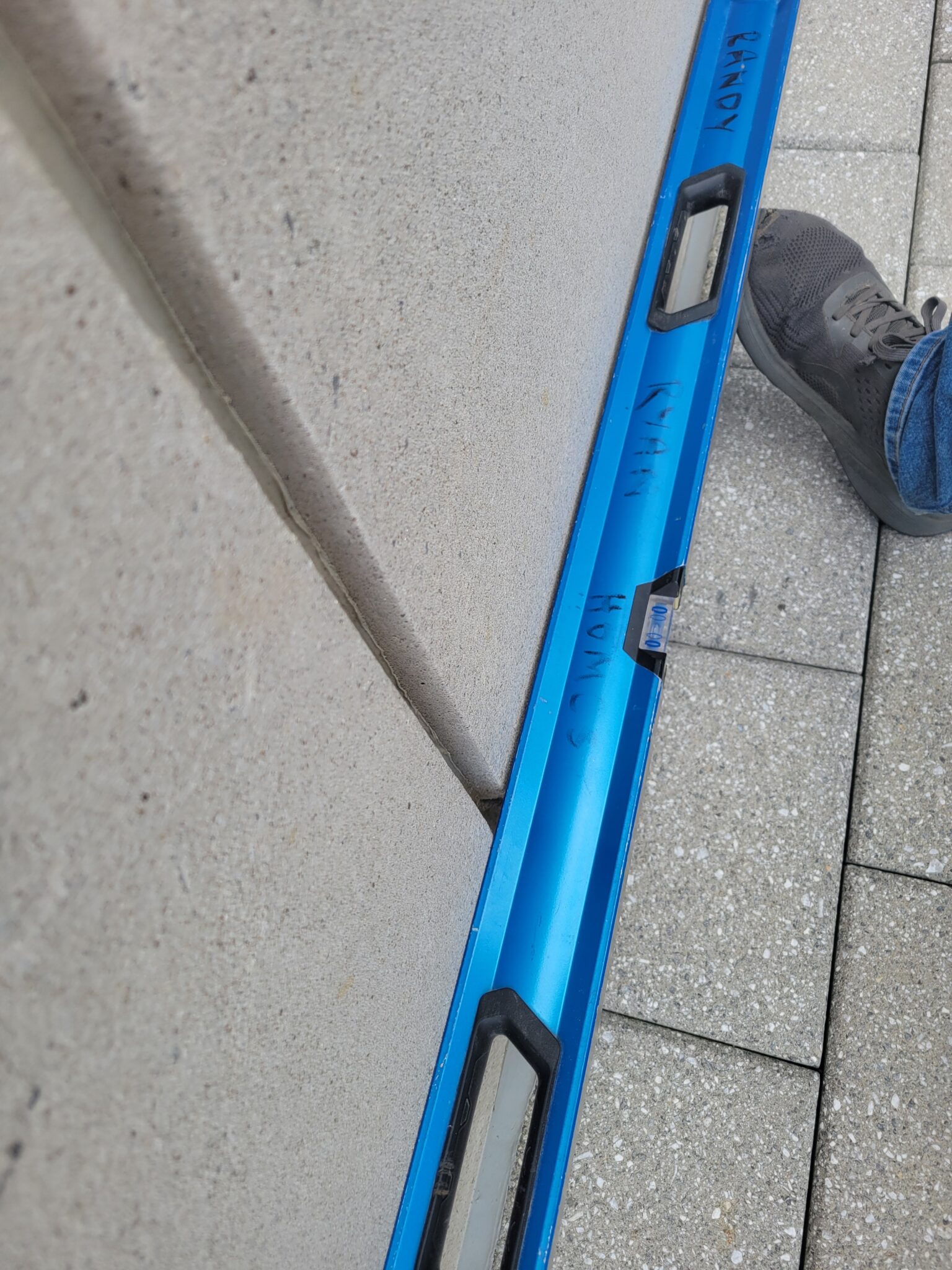 Level check on mortar joints